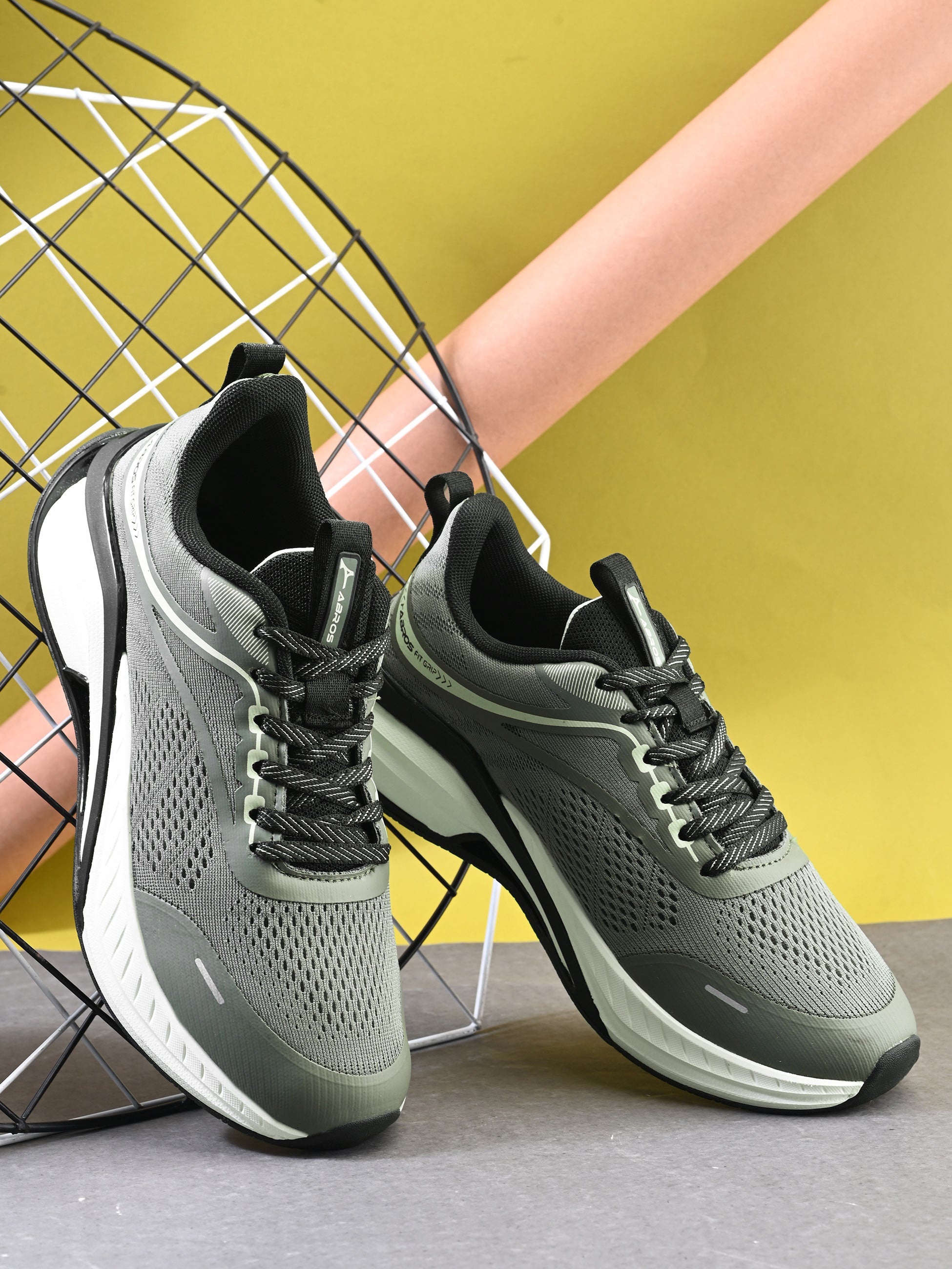 SYRO Sports Shoes For Men
