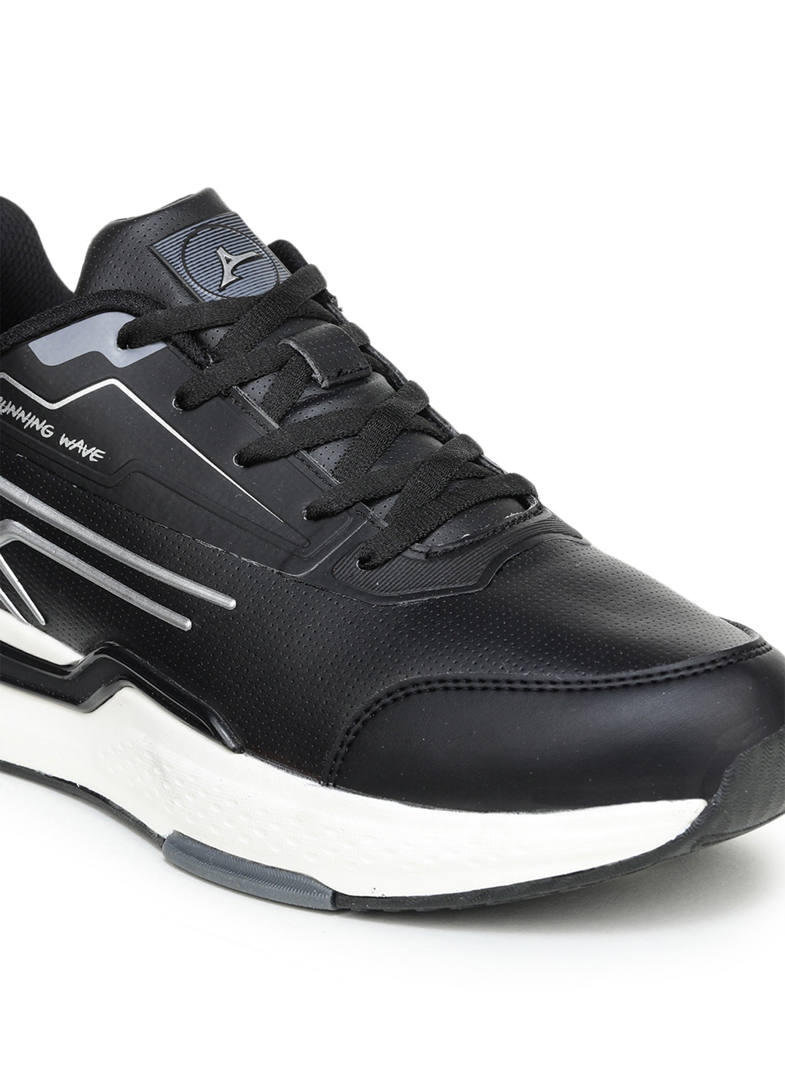 Geralt Sports Shoes For Men
