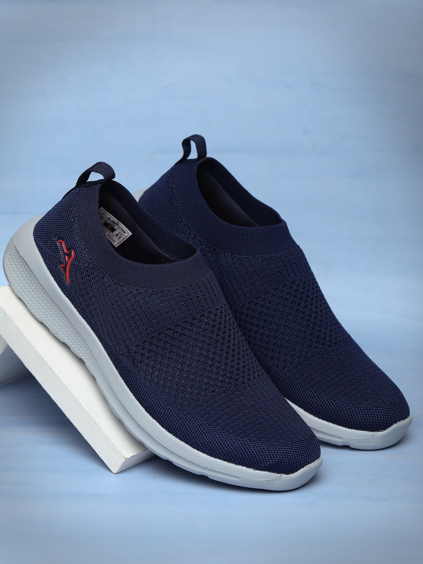 LEVI SPORTS SHOES STUCK ON GENTS