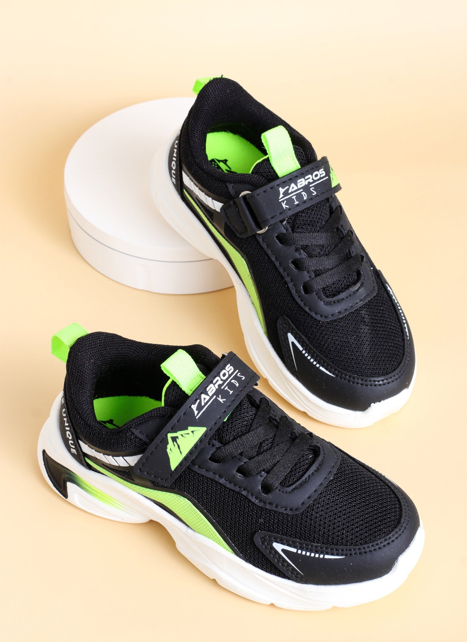 Netmaster-V Sports Shoes For Kids
