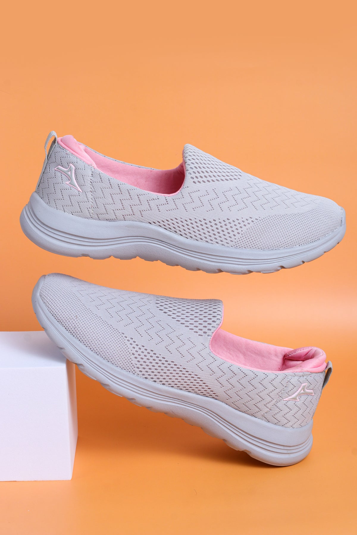 DONOVAN Walking Shoes For Women